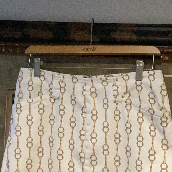 Ellen Tracy White Equestrian Print Skirt w/ Back Slit - Picture 2 of 8